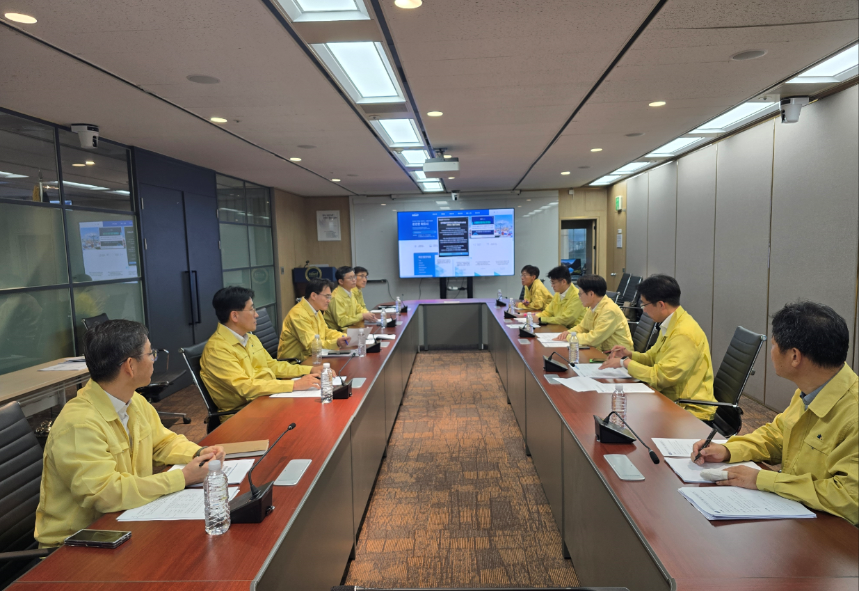무역안보관리원 정보시스템 재난 상황 긴급점검회의, 김정관 산업통상자원부 장관 참석해 대응방안 논의